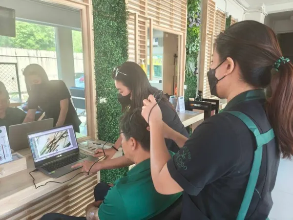 Photo of our customer service at Bee Choo Surat Thani