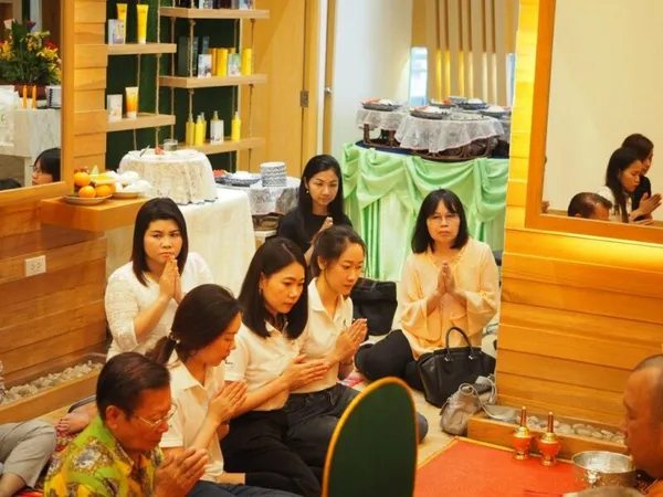 Bee Choo Siam Square Make Merit (Tam Buun) — photo 8