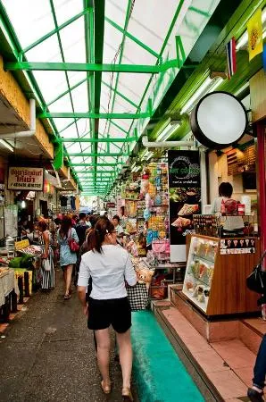 Part of the market is also sheltered, so you do not have to worry even if it starts to rain.