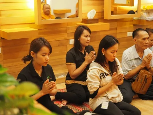 Bee Choo Siam Square Make Merit (Tam Buun) — photo 10