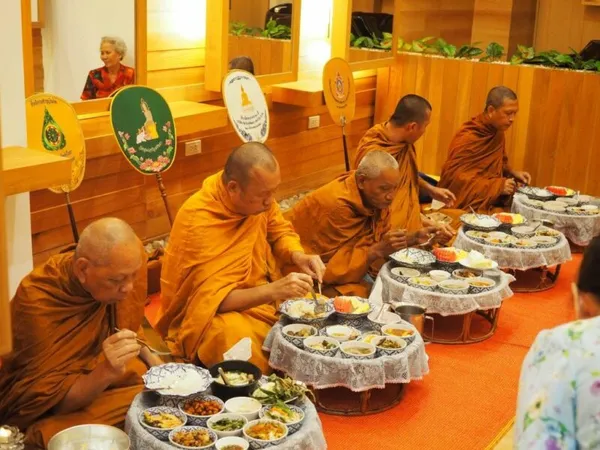 Bee Choo Siam Square Make Merit (Tam Buun) — photo 14
