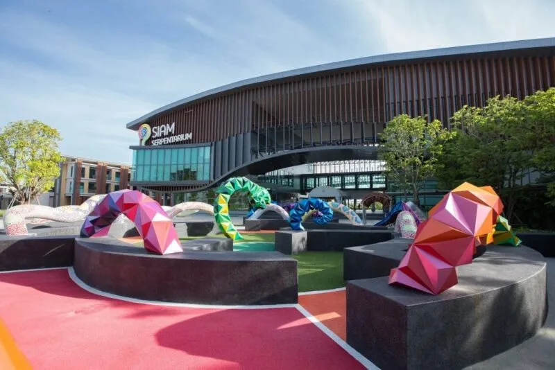 Siam Serpentarium located at Lat Krabung. Very popular with the Chinese tourists, staff there can speak in Mandarin!